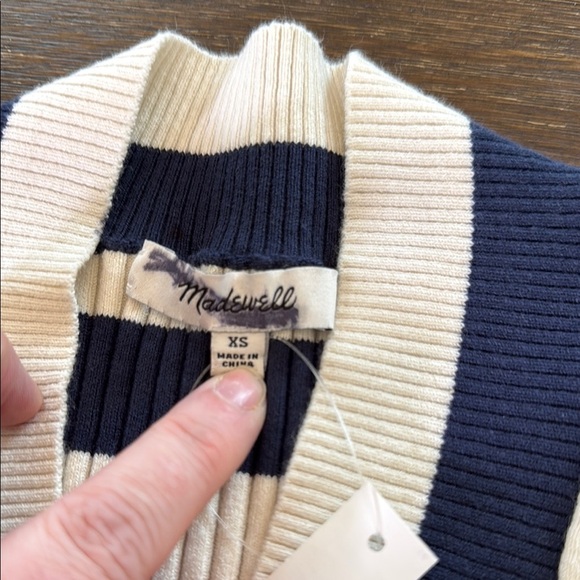 Madewell V-Neck Sweater in Stripe Size XS - Picture 8 of 13